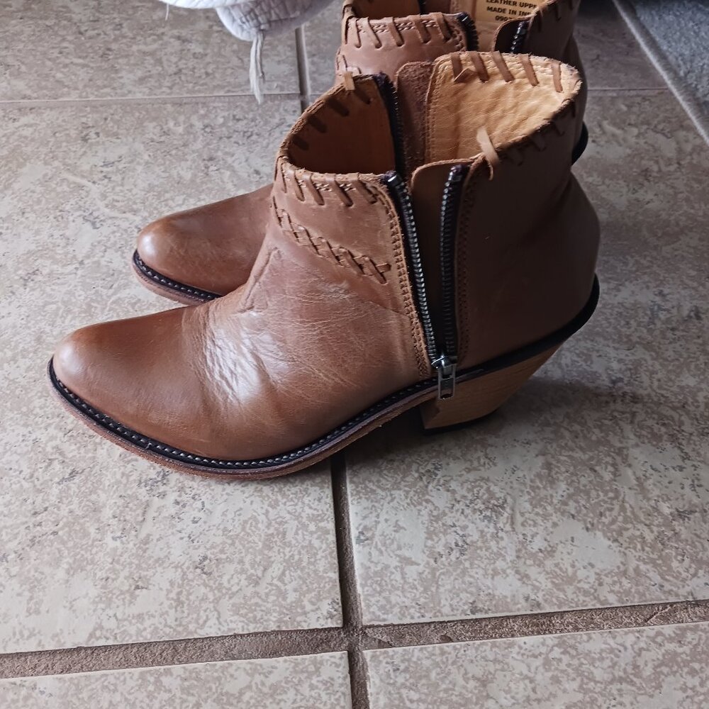 Old West Women's Leather Brown Crisscross Stitch Narrow Ankle Boots Size…